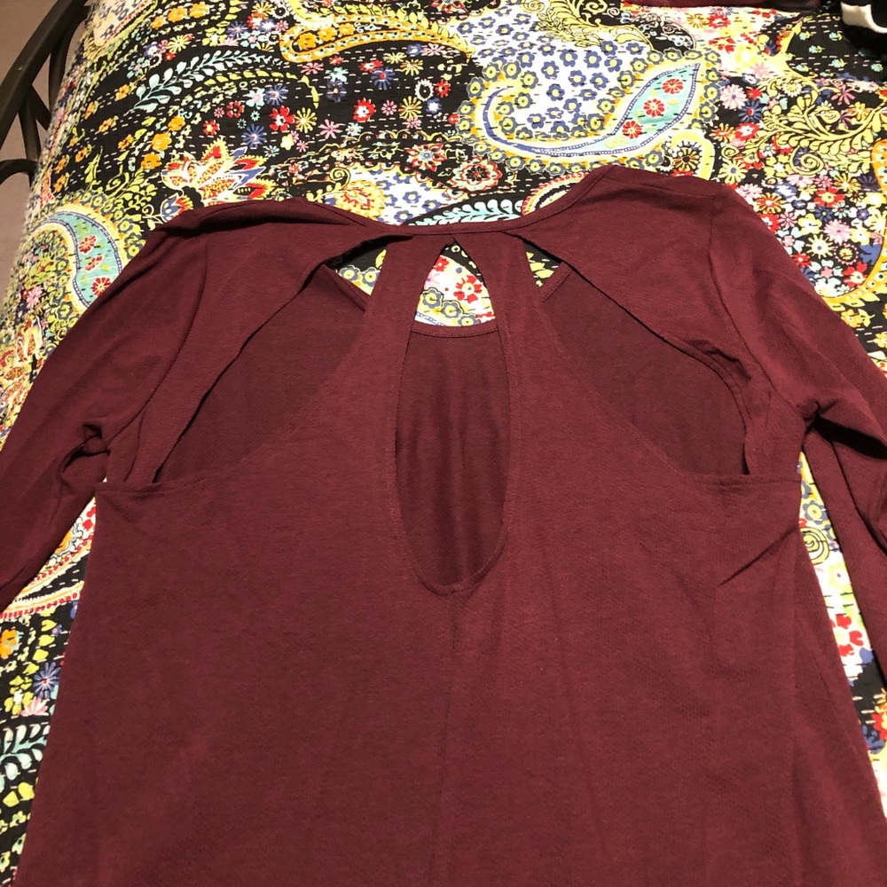 Maroon under armour long sleeve top cut out back